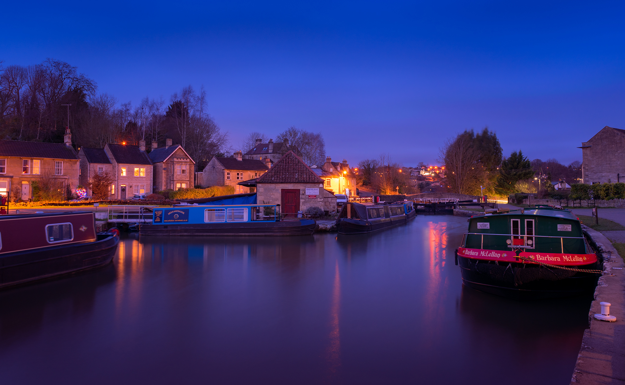 Boat Holidays & Mooring - Explore BOA